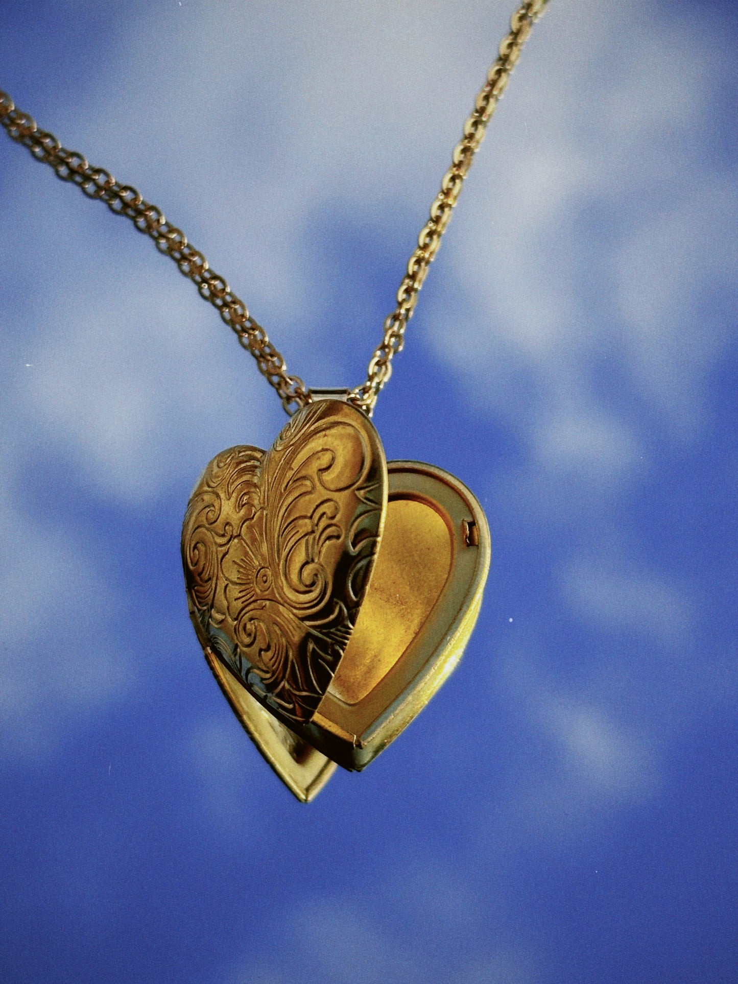 Locket Necklace (Gold/Silver)